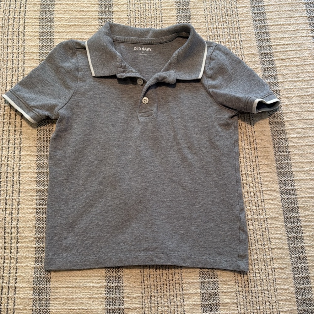 2 Old Navy Polos Size 5T - Picture 6 of 8